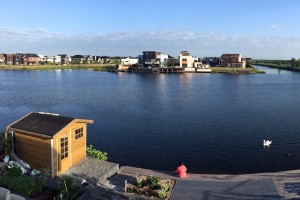 De massage worden gegeven in ons tuinhuis, gelegen op een prachtige locatie aan het water.